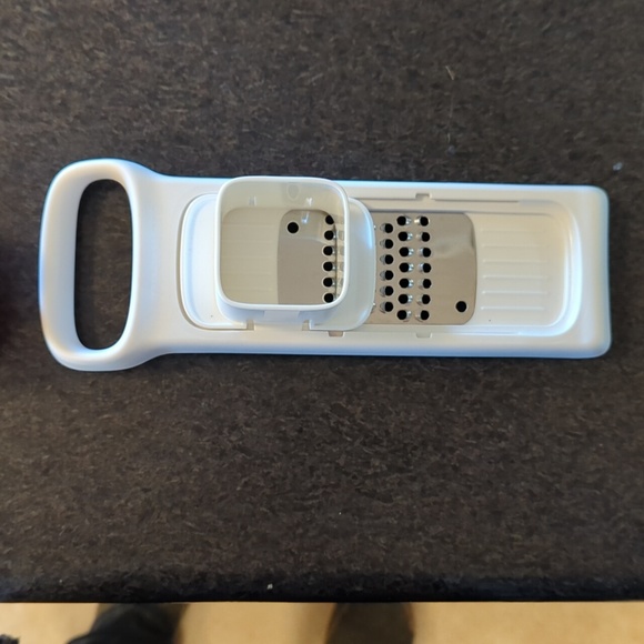 Tupperware Cheese Grater - Picture 4 of 4